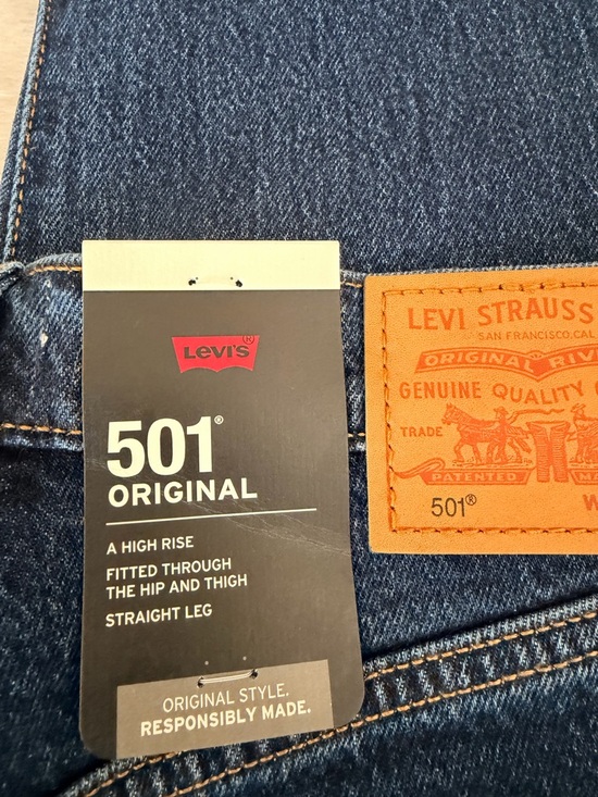 Levi's Denim - Levi's Women’s Straight Jeans in Dark Indigo with Tan Patch
